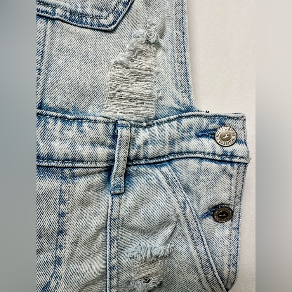 Hollister Boyfriend Short Overalls – Distressed Light Wash – Size S - Picture 11 of 12